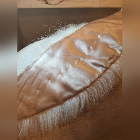 Real fur scarf shawl wrap, white fur with black tips, 40.5 inches long - Picture 6 of 15